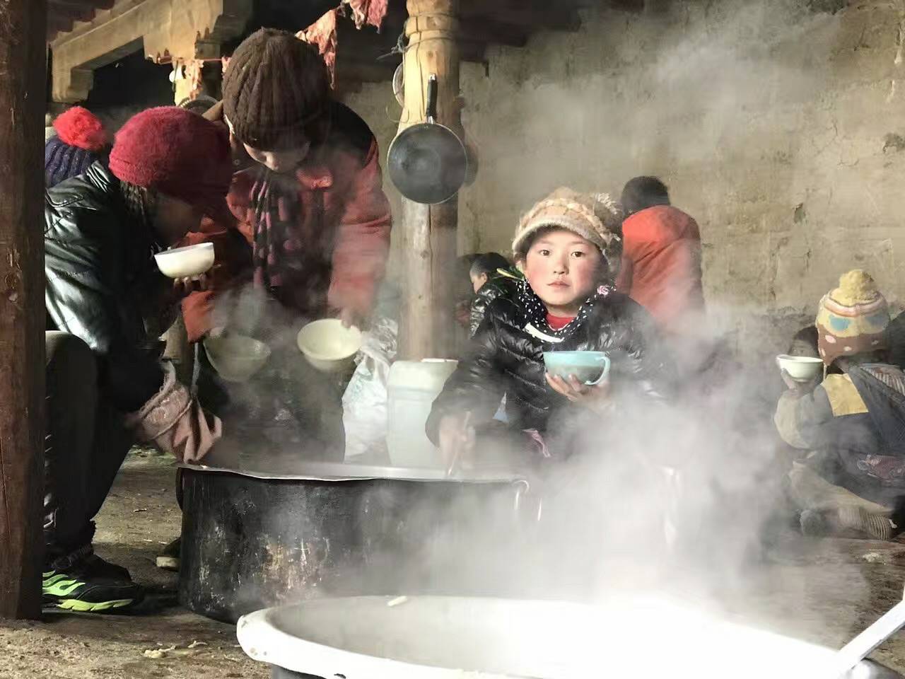 hth华体网站登录入口-华体(中国)公益回顾丨家国同欢月同圆 温暖满载甘孜州(图10)